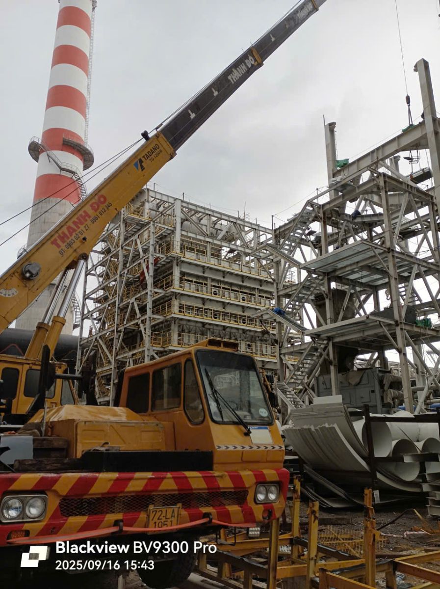 Máy móc san lấp hiện đại Quang Tuân